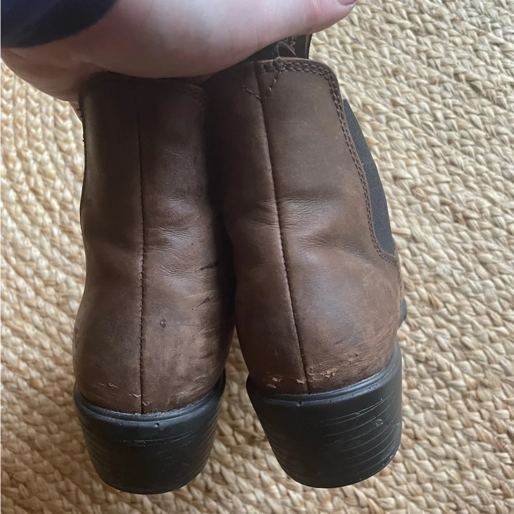 Blundstone Heeled Chelsea Boots - Picture 4 of 7